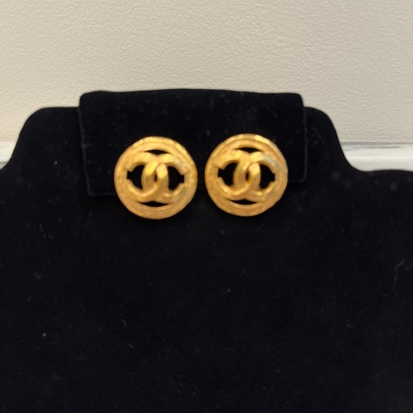 Chanel - Picture 3 of 8